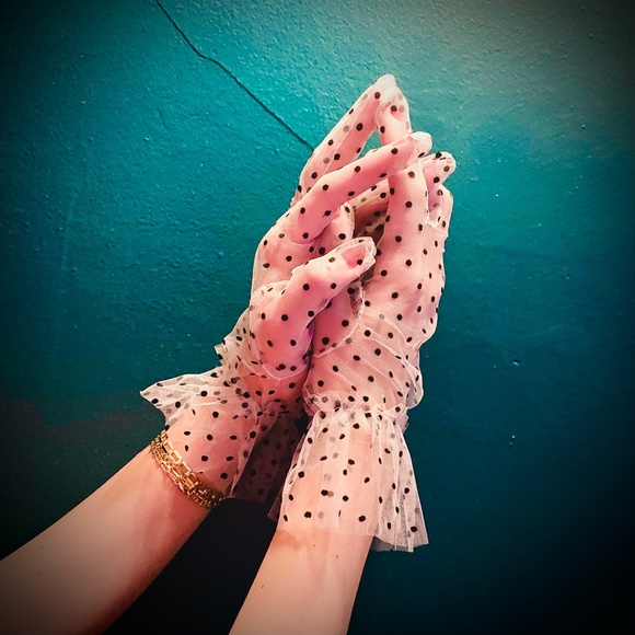 New! Sheer Polka Dot Ruffle Gloves - Picture 4 of 12